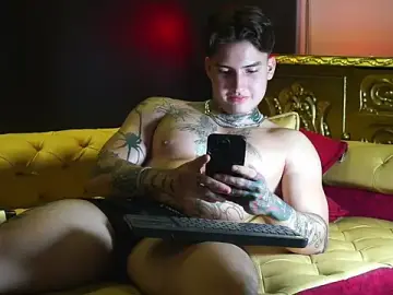 Stripchat Sex Cam of dantecoppolaa_