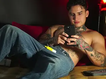Stripchat Best Webcam of dantecoppolaa_