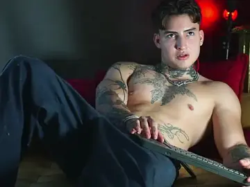 Stripchat Free Porn Cam of dantecoppolaa_