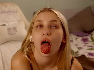 Stripchat Adult Webcam of ho1yho1e