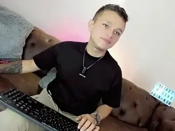 Stripchat Live Sex Cam of Tim_wolf