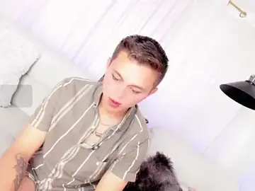 Stripchat Live Sex Cam of Tim_wolf