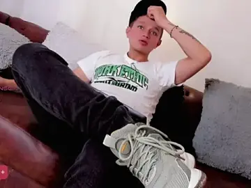 Stripchat Live Sex Cam of Tim_wolf