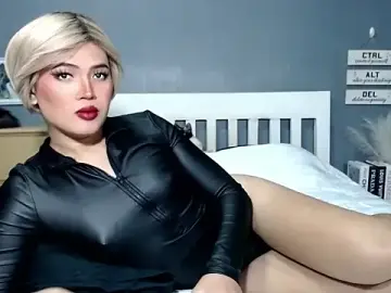 Stripchat Adult Webcam of YourQTstella