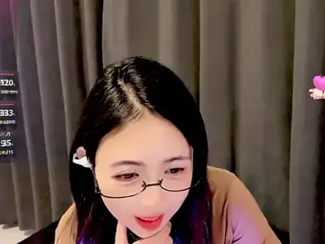 Stripchat Free Live Porn of candy-yiyi
