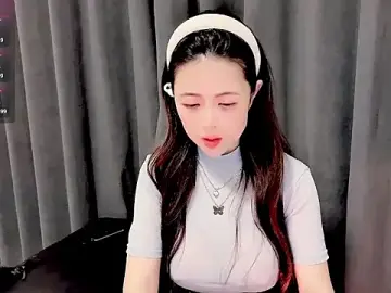 Stripchat Live Sex Cam of candy-yiyi