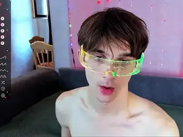 Stripchat Free Porn Cam of Aaron_Boom
