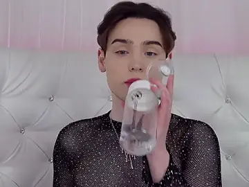 Stripchat Watch Live Sex Cams of RobbyCharming