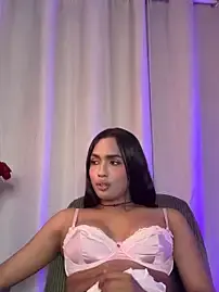Stripchat Adult Webcam of carminaurmommy