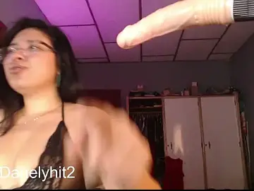Stripchat Live Sex Cam of Danelyhit