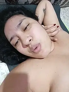 Stripchat Live Sex Cam of Danelyhit