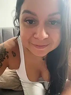 Stripchat Sex Cam of Pretty_Isadora