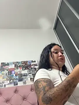 Stripchat Adult Webcams of Pretty_Isadora