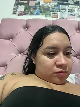 Stripchat Live Sex Cam of Pretty_Isadora