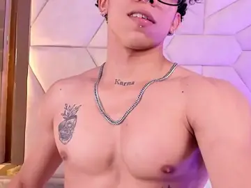 Stripchat Adult Webcam of AkazaBoy_