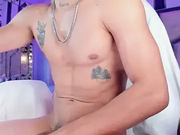 Stripchat Watch Live Sex Cams of AkazaBoy_