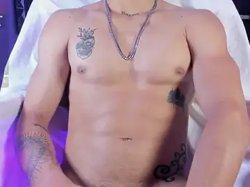 Stripchat Watch Live Sex Cams of AkazaBoy_
