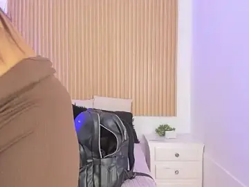 Stripchat Adult Webcam of GenesisRuiz