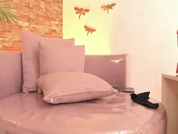 Stripchat Free Porn Cam of emaa_lambert
