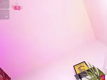 Stripchat Free Porn Cam of emaa_lambert