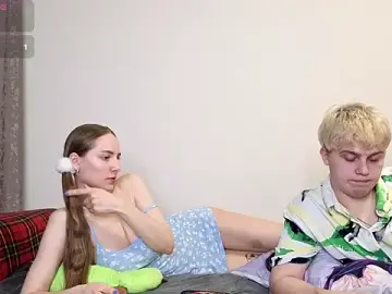 Stripchat Live Sex Cam of Emily_and_Ilumi