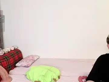 Stripchat Live Sex Cam of Emily_and_Ilumi