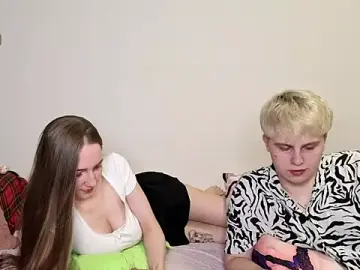 Stripchat Sex Chat of Emily_and_Ilumi