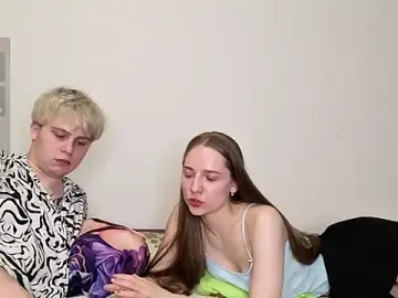Stripchat Watch Live Sex Cams of Emily_and_Ilumi