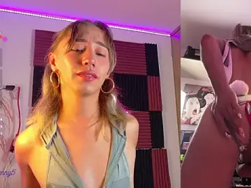 Stripchat Live Sex Cam of Littlebunny21