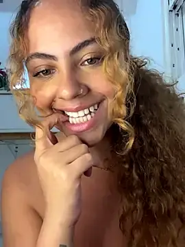 Stripchat Free Porn Cam of Chloe_Leaozinho