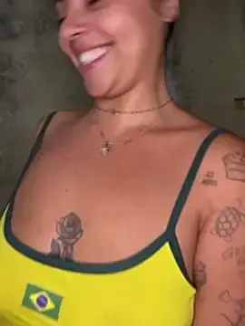 Stripchat Live Sex Cam of Chloe_Leaozinho