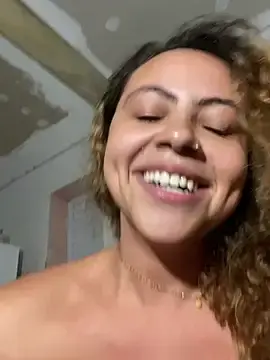 Stripchat Sex Cam of Chloe_Leaozinho