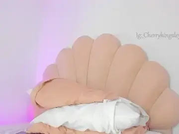 Stripchat Sex Cam of _cherrykingsley1