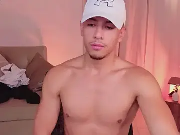 Stripchat Free Porn Cam of Aaronfox_x