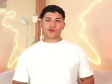 Stripchat Sex Cam of MatiasKorn