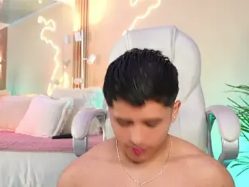 Stripchat Sex Cam of MatiasKorn