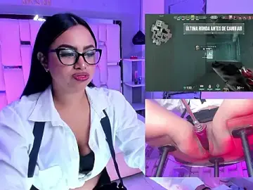 Stripchat Free Porn Cam of Alice_Roys