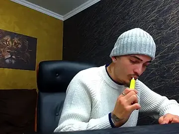 Stripchat Sex Cam of BrandonTate