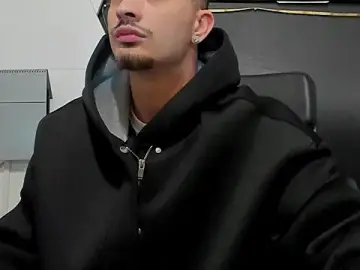 Stripchat Watch Live Sex Cams of BrandonTate