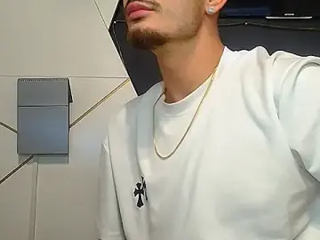 Stripchat Live Sex Cam of BrandonTate