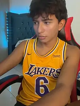 Stripchat Free Porn Cam of Leonarrrd_01