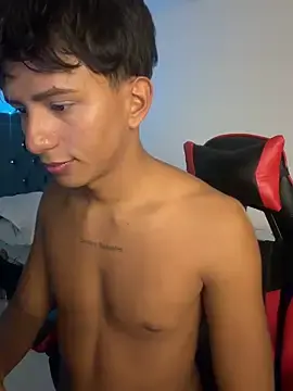 Stripchat Adult Video Chat of Leonarrrd_01