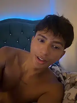 Stripchat Sex Cam of Leonarrrd_01