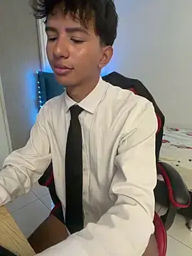 Stripchat Watch Live Sex Cams of Leonarrrd_01