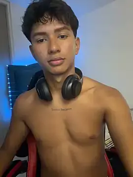 Stripchat Free Live Porn of Leonarrrd_01