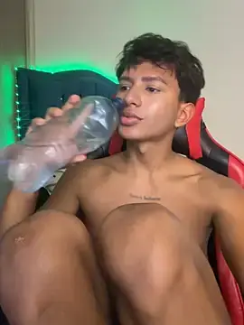 Stripchat Nude Webcam of Leonarrrd_01