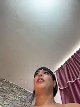 Stripchat Watch Live Sex Cams of Newshantal_