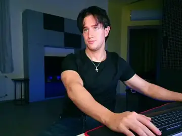 Stripchat Live Sex Cam of ChristianLevine_