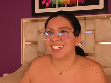 Stripchat Sex Cam of emilyy_cooperr