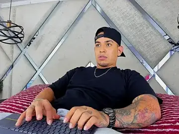 Stripchat Live Porn of Damian09_
